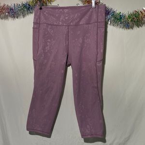 Zyia Lilac Floral Cropped Leggings